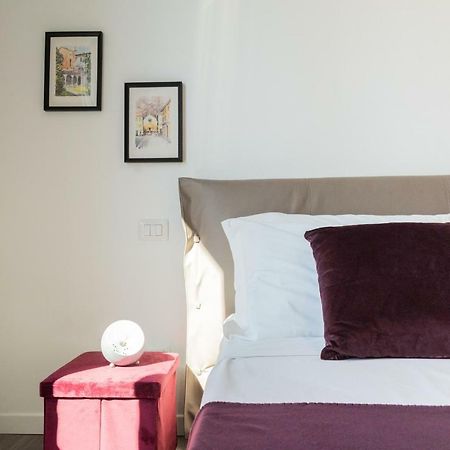 Central & Modern Apartment By Rent All كومو المظهر الخارجي الصورة