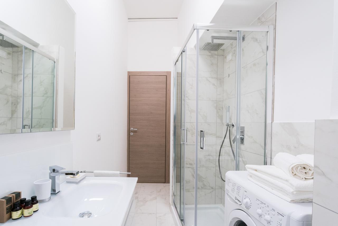 Central & Modern Apartment By Rent All كومو المظهر الخارجي الصورة