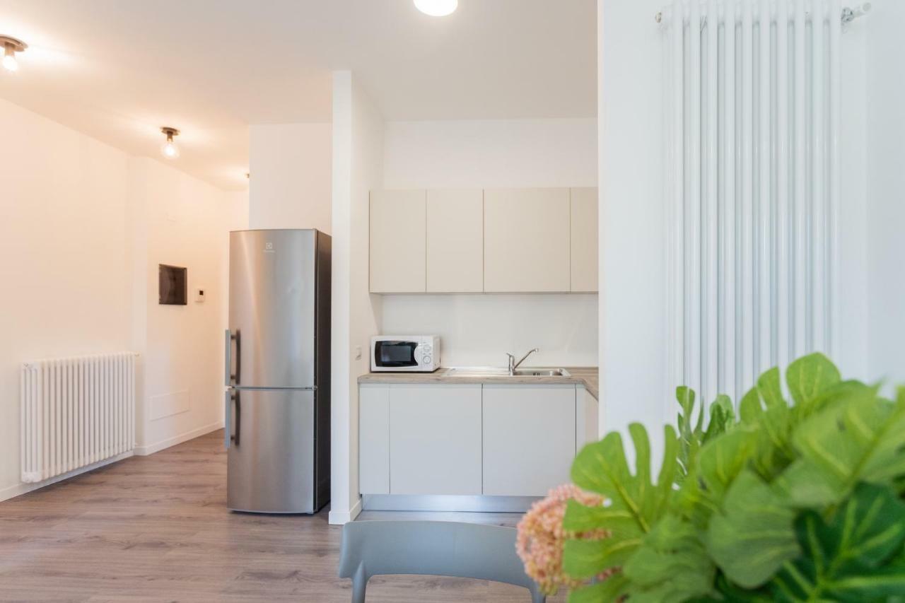 Central & Modern Apartment By Rent All كومو المظهر الخارجي الصورة