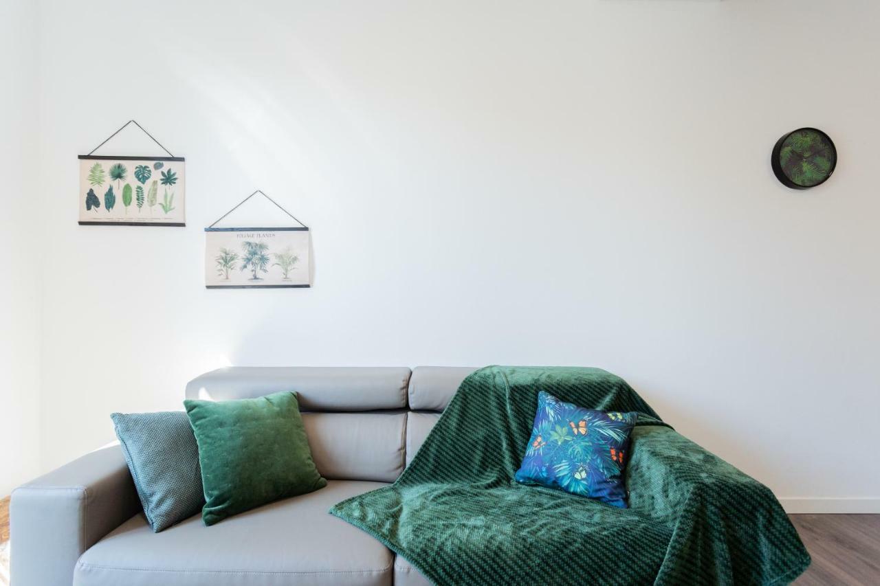 Central & Modern Apartment By Rent All كومو المظهر الخارجي الصورة