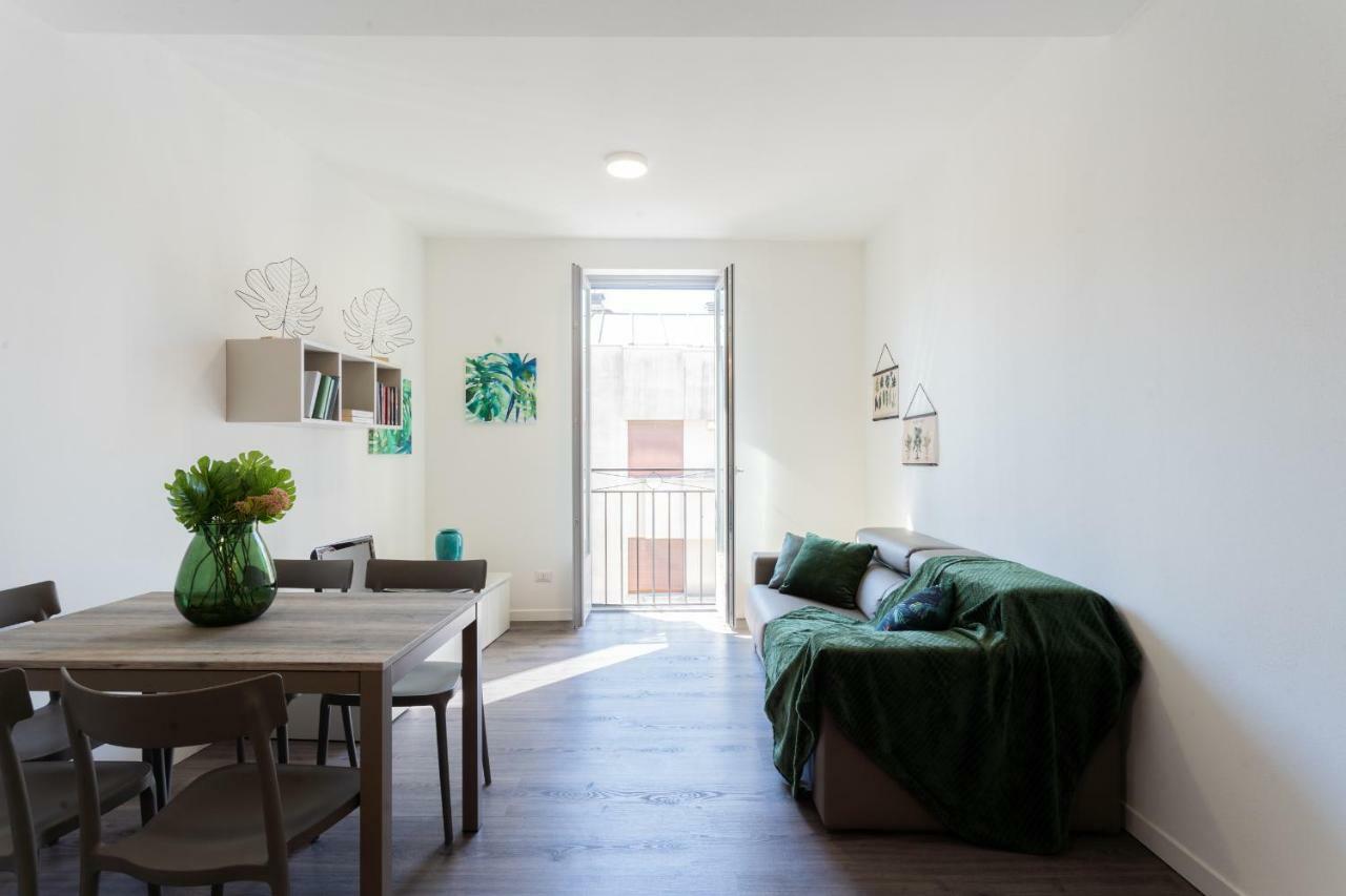 Central & Modern Apartment By Rent All كومو المظهر الخارجي الصورة