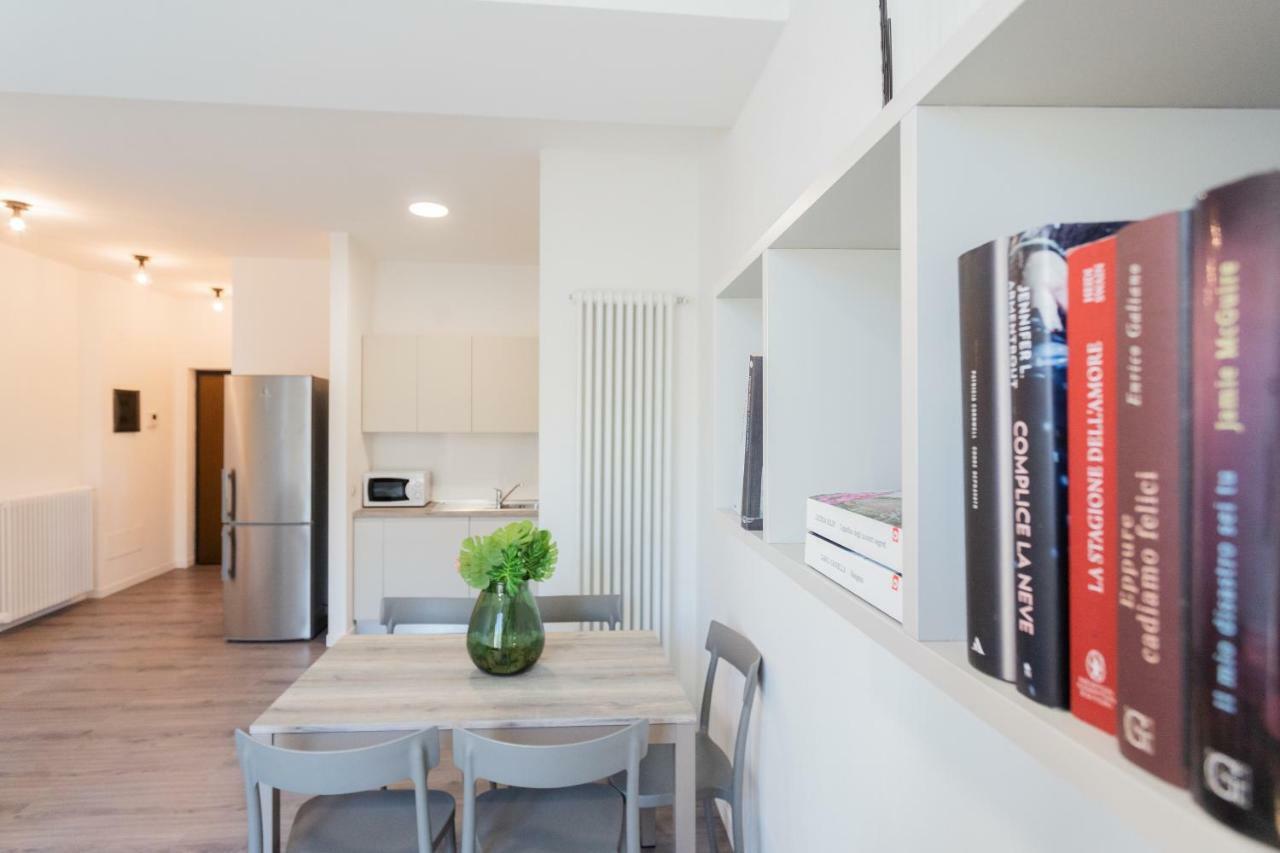 Central & Modern Apartment By Rent All كومو المظهر الخارجي الصورة