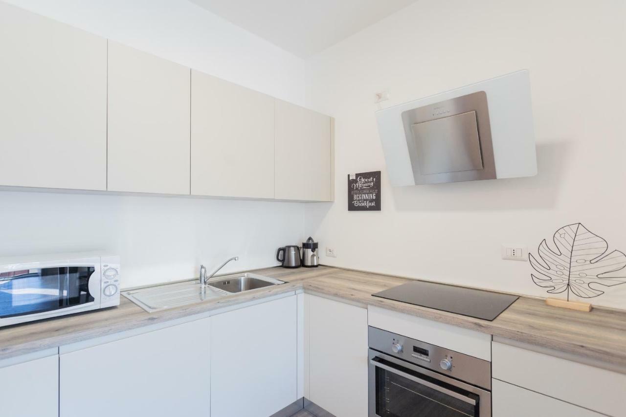 Central & Modern Apartment By Rent All كومو المظهر الخارجي الصورة