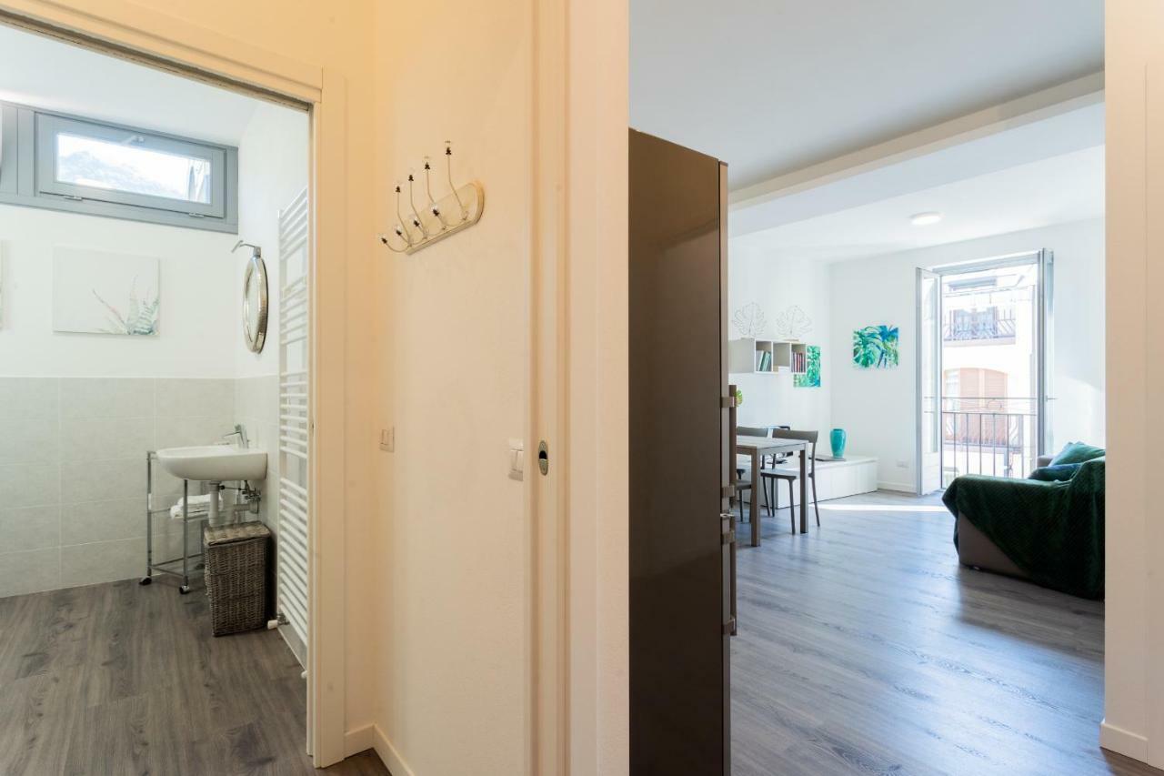 Central & Modern Apartment By Rent All كومو المظهر الخارجي الصورة